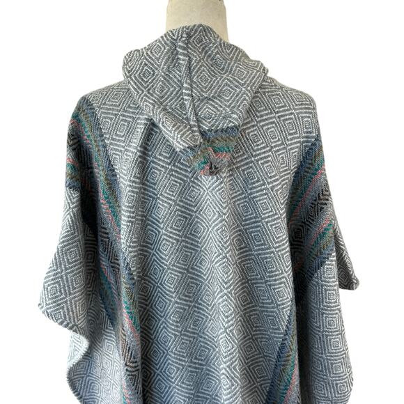 Alpaca Oscatex Knit Hooded Poncho OS Gray White Aztec Boho Cozy Outdoor NWOT - Picture 5 of 15